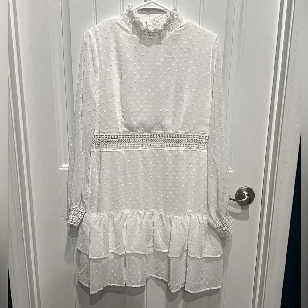 Women’s white boutique dress size large